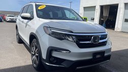 2021 Honda Pilot Touring w/Rear Captain's Chairs