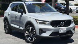 2024 Volvo XC40 B5 Ultimate Dark Theme