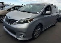 2014 Toyota Sienna SE 8-Passenger