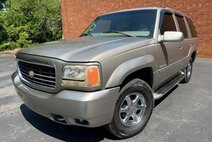 1999 Cadillac Escalade Base