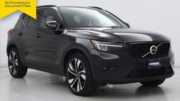 2023 Volvo XC40 B5 Plus Dark Theme